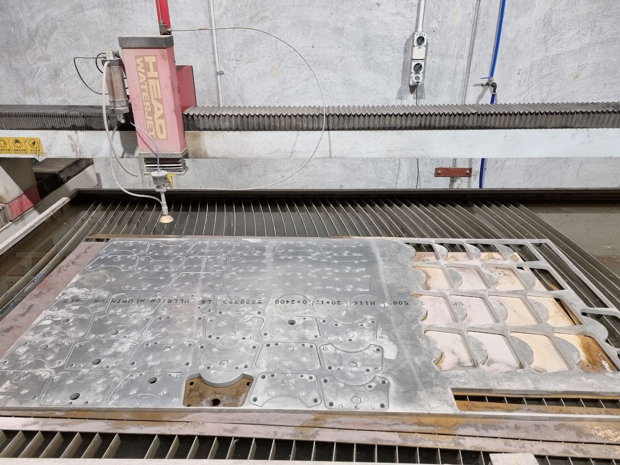 Waterjet vs Laser Cutting: Materials, Thickness Capabilities & Which Is Best